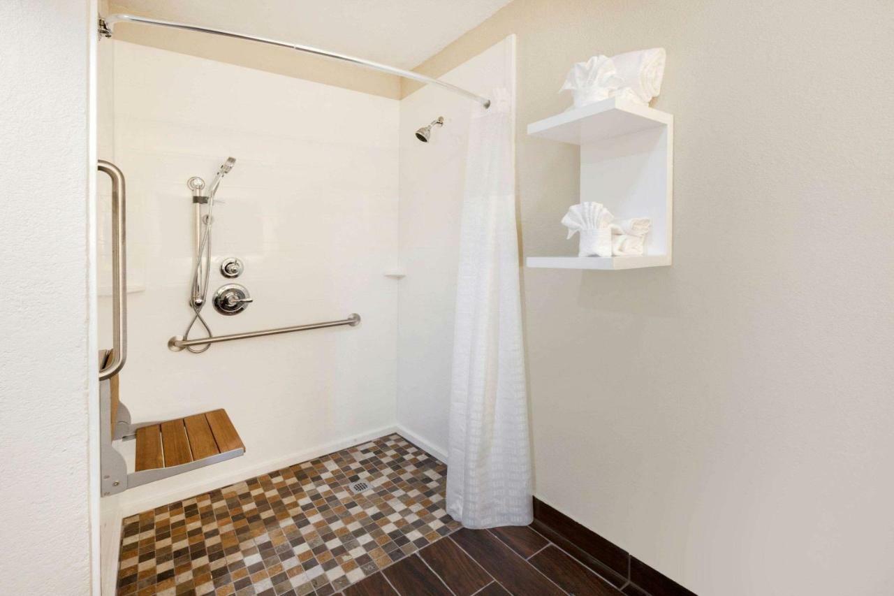 Hawthorn Suites By Wyndham Detroit Southfield Extérieur photo
